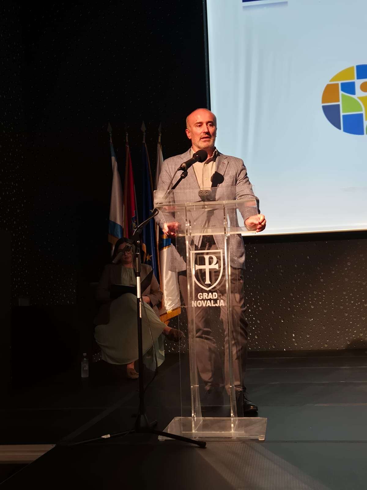 U Novalji održana uvodna konferencija I. faze projekta „Unaprjeđenje društvene infrastrukture na području Grada Novalje“ - 